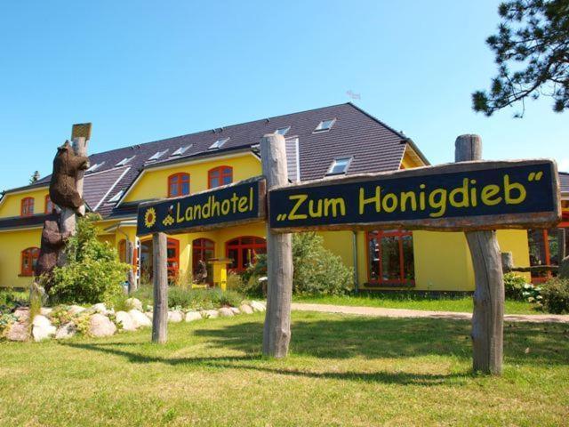 Landhotel Zum Honigdieb Ribnitz-Damgarten Eksteriør billede