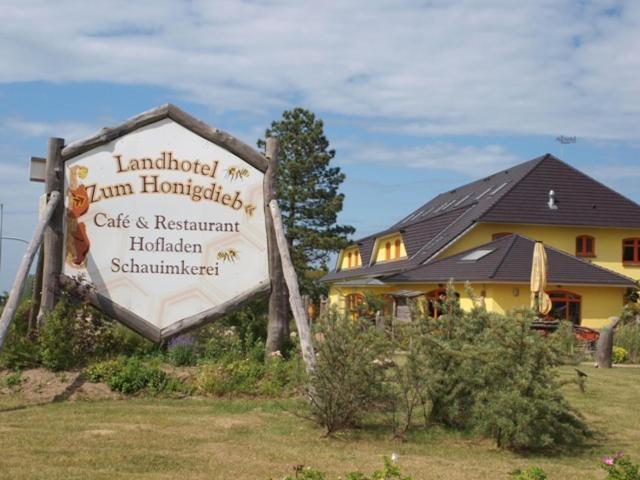 Landhotel Zum Honigdieb Ribnitz-Damgarten Eksteriør billede